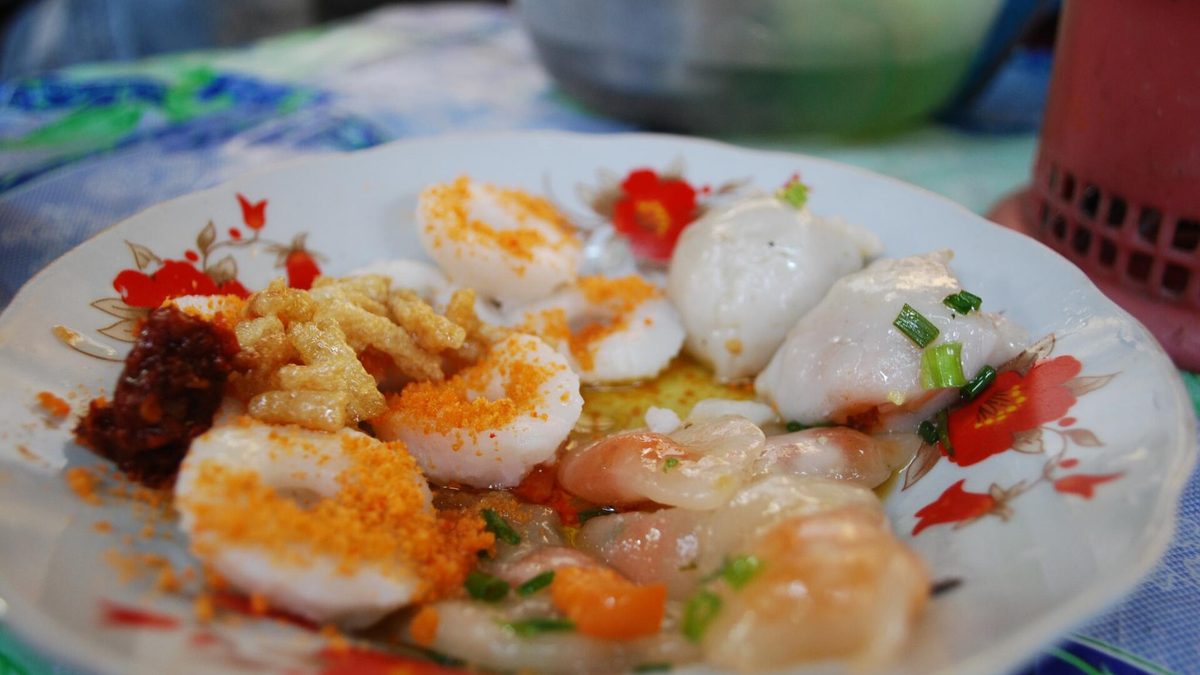 Đĩa gộp bánh bèo, bánh ít trần và bánh bột lọc trần
