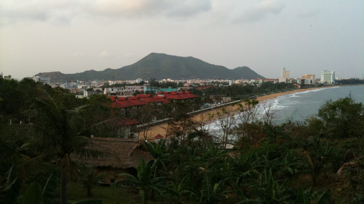 Vịnh Quy Nhơn nhìn từ trên cao ở Ghềnh Ráng