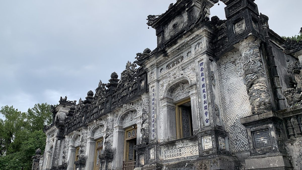 Mặt trước cung Thiên Định, khối nhà trên cùng của lăng Khải Định