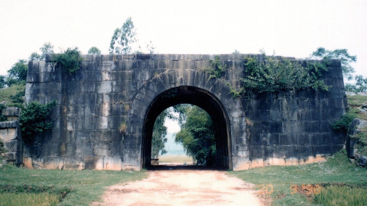 Cổng Bắc Thành nhà Hồ