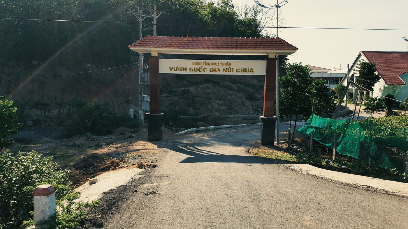 Cổng vào Vườn quốc gia Núi Chúa