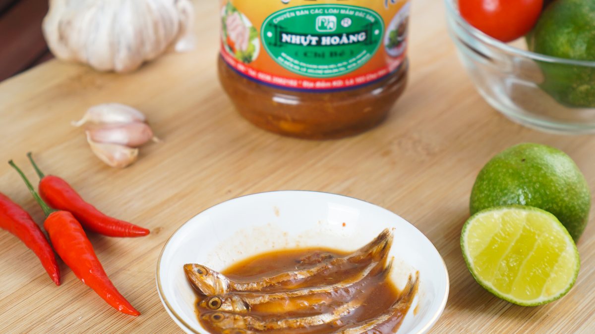 Mắm chưng thịt trứng