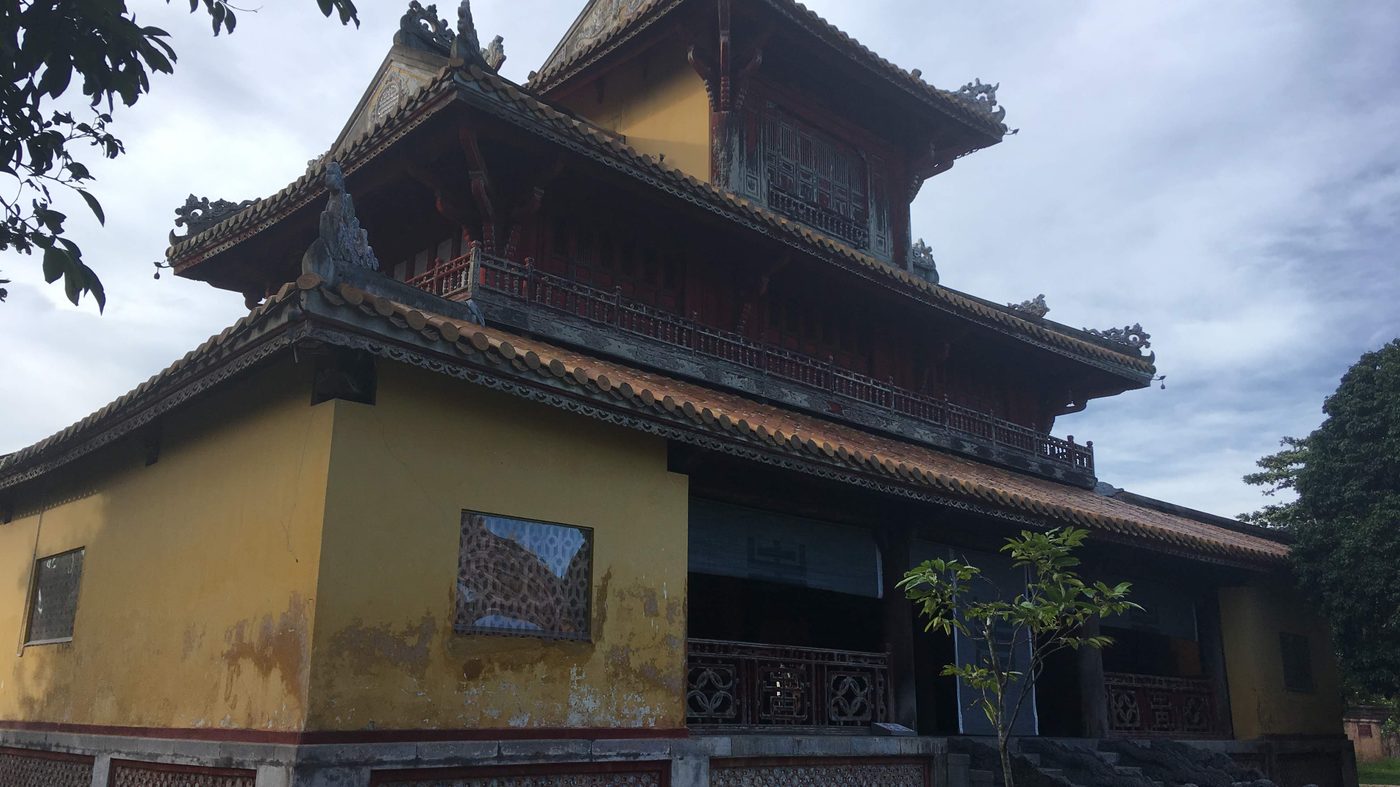 Hiển Lâm Các ba tầng bằng gỗ