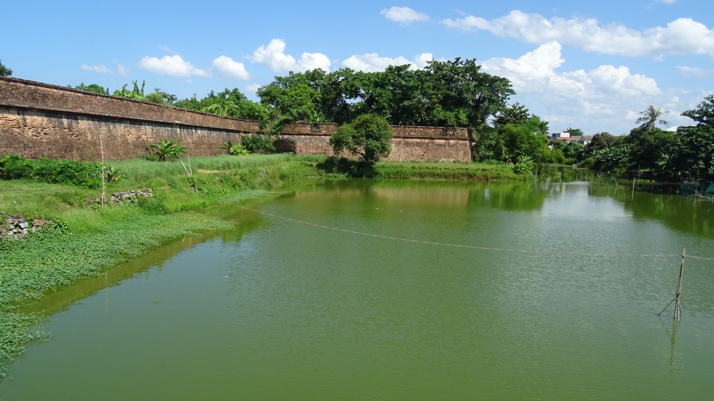 Hộ thành hào và tường gạch Kinh thành Huế