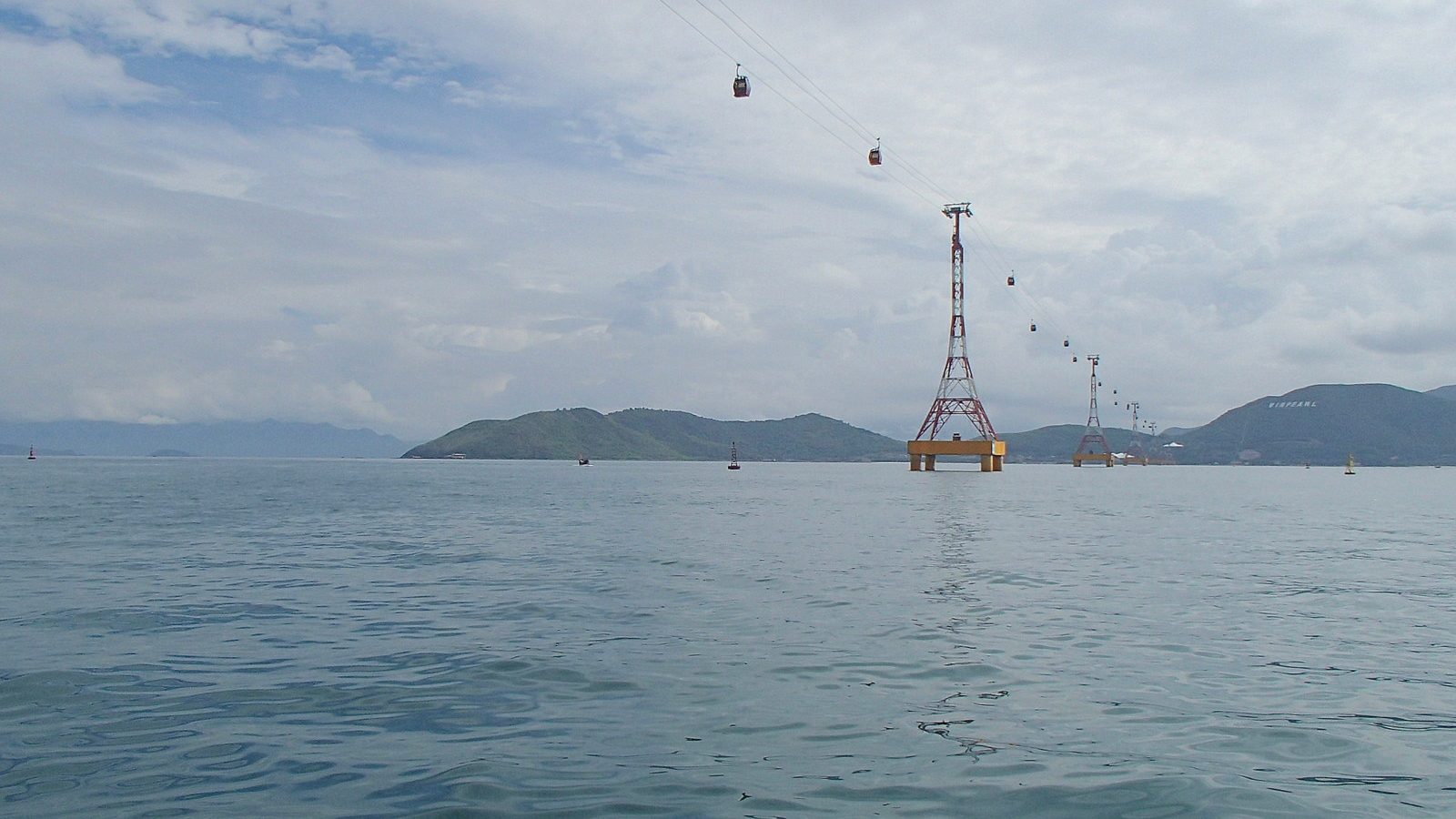 Đảo Hòn Tre — đảo lớn nhất vịnh Nha Trang và tuyến cáp treo vượt biển