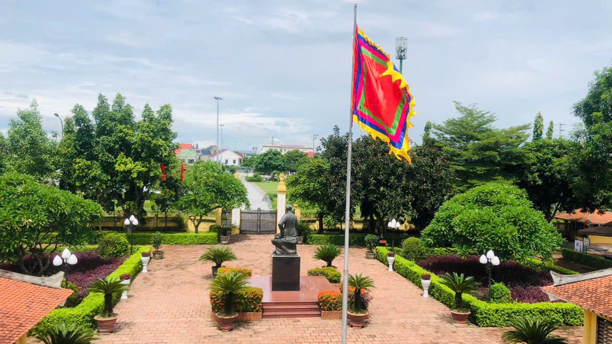 Khu lưu niệm Nguyễn Du — đất Tiên Điền của tác giả Truyện Kiều