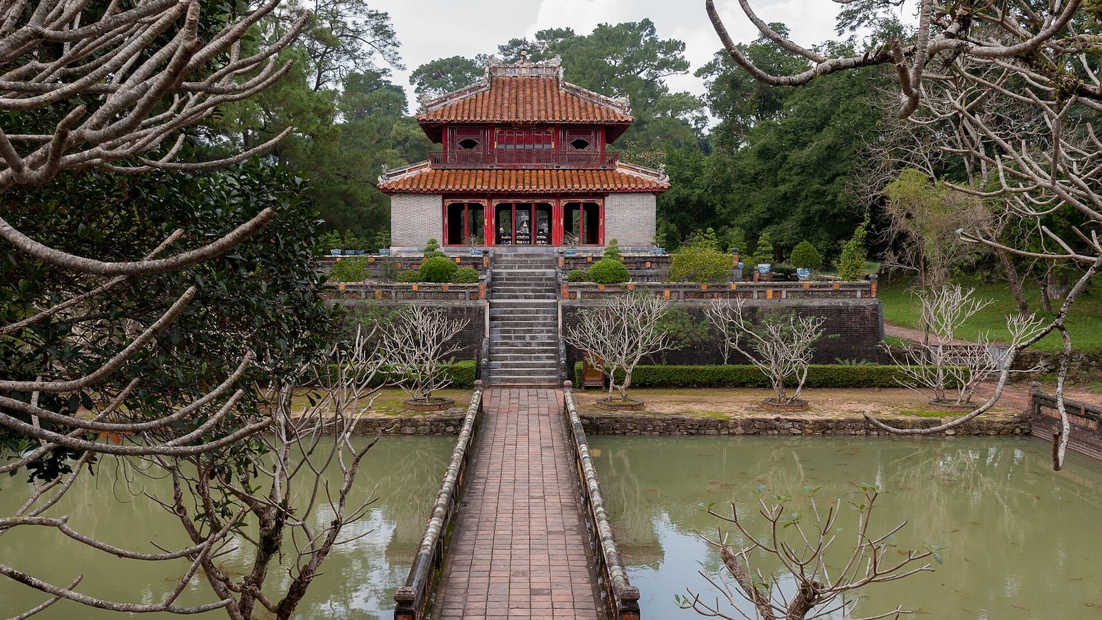 Lăng Minh Mạng — lăng cân đối nhất của triều Nguyễn