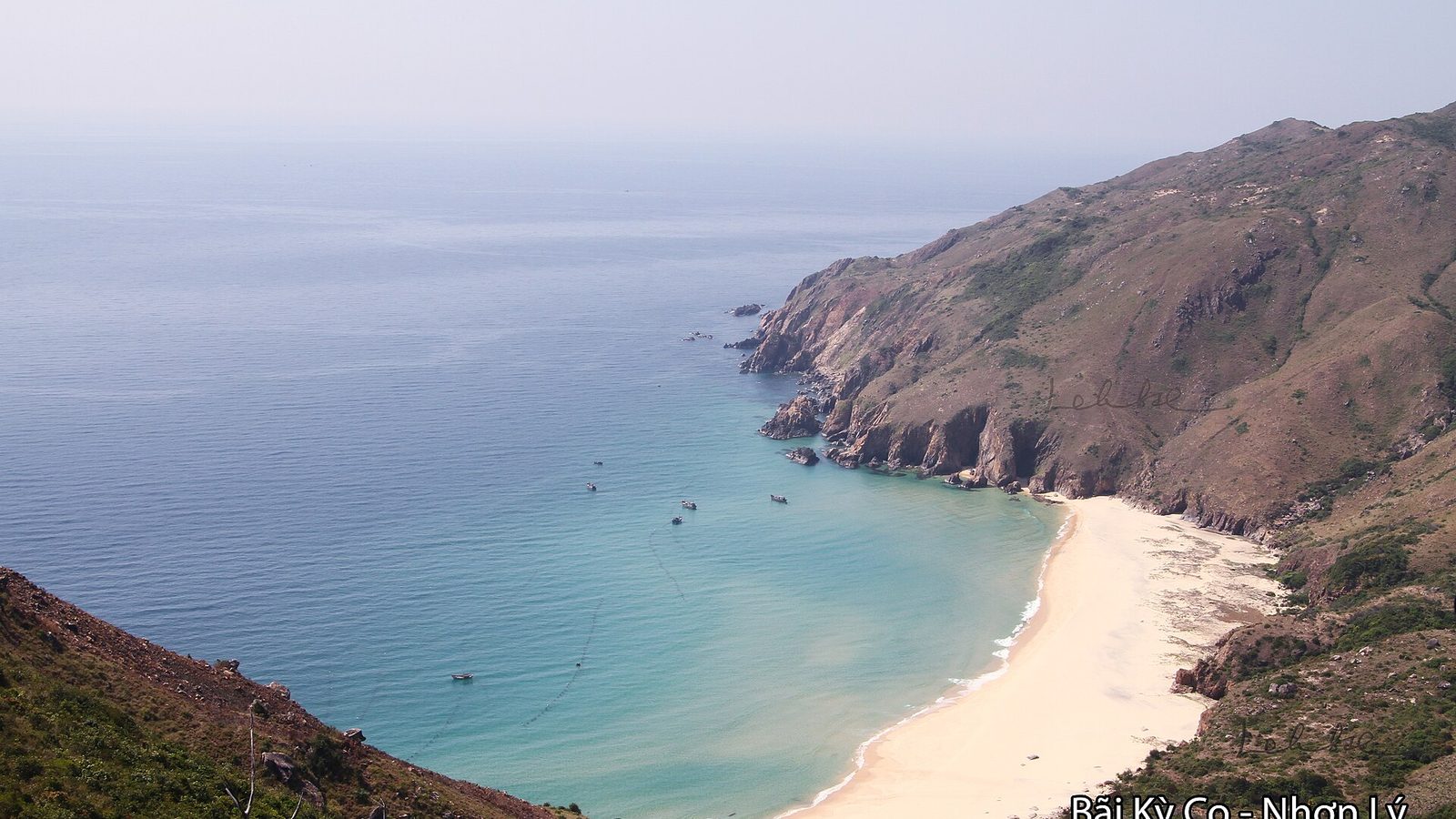 Quy Nhơn 3 ngày 2 đêm — biển vắng và tháp Chăm