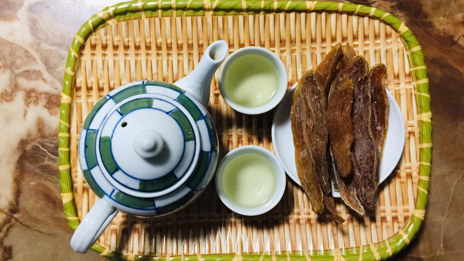 Khoai deo — khoai lang phơi nắng nhiều lần cho dẻo lại