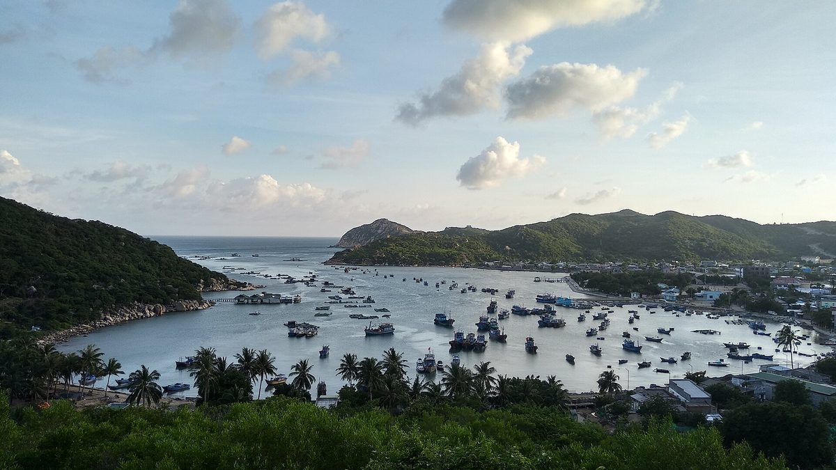 Tàu đáy kính vịnh Vĩnh Hy